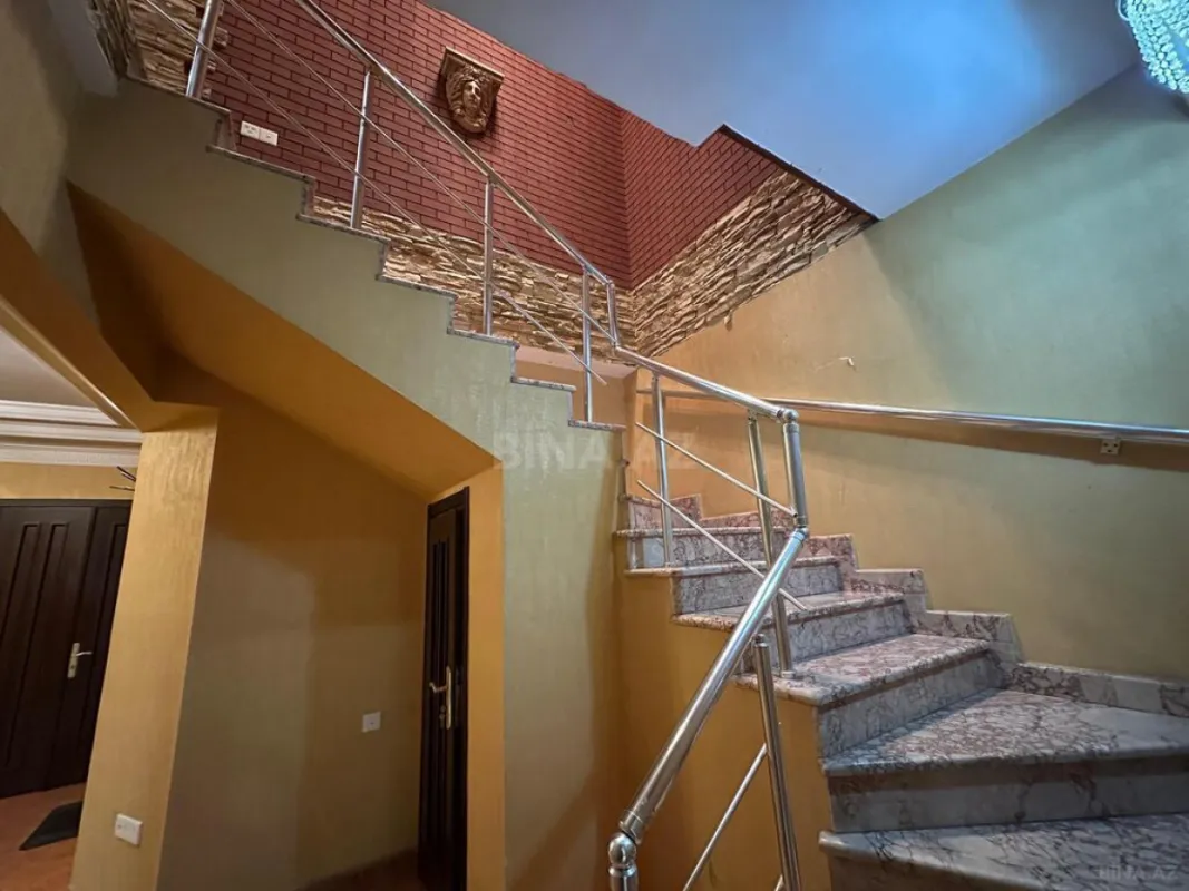 Satılır 7 otaqlı mənzil 350 m²