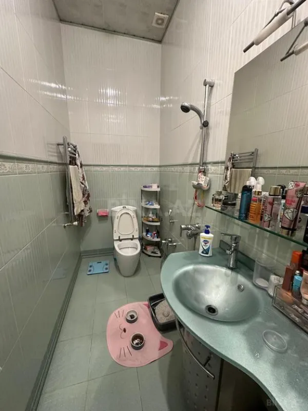 Satılır 7 otaqlı mənzil 350 m²