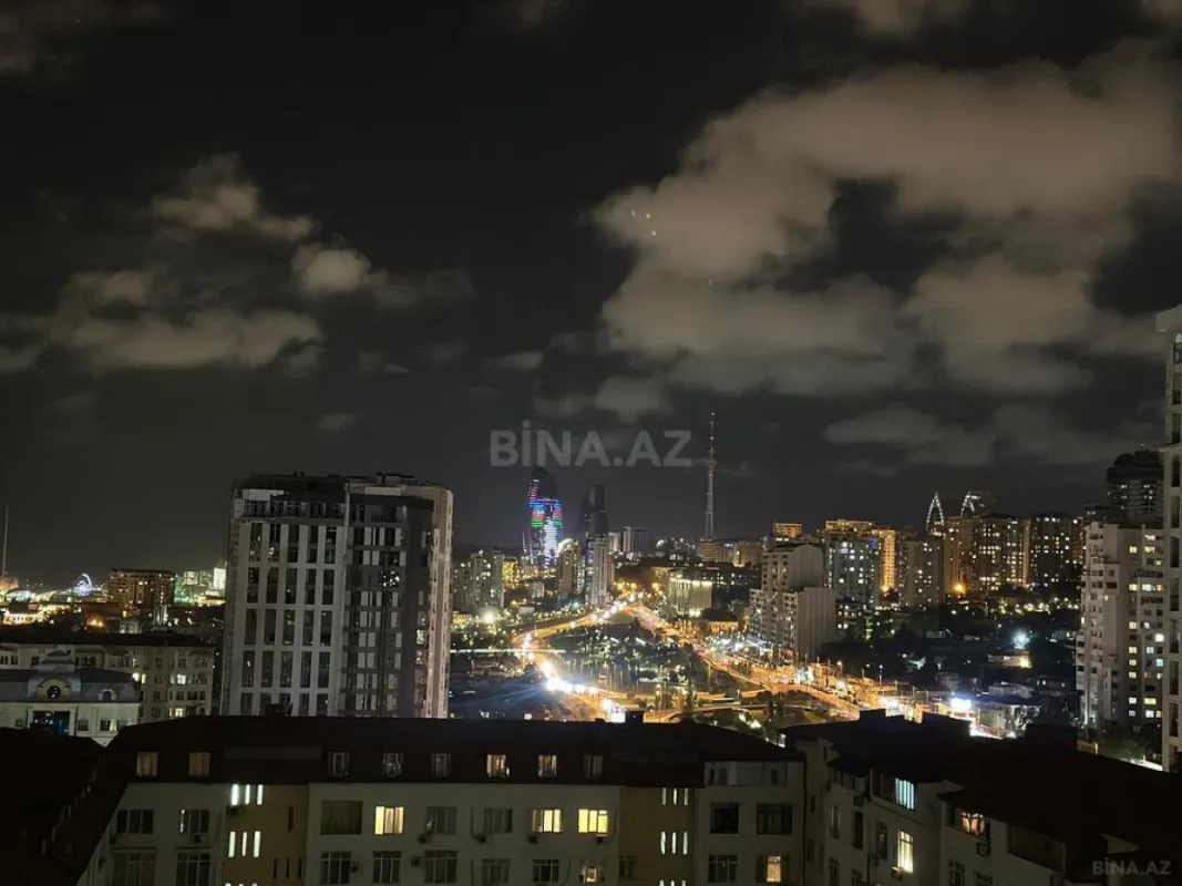 Satılır 7 otaqlı mənzil 350 m²