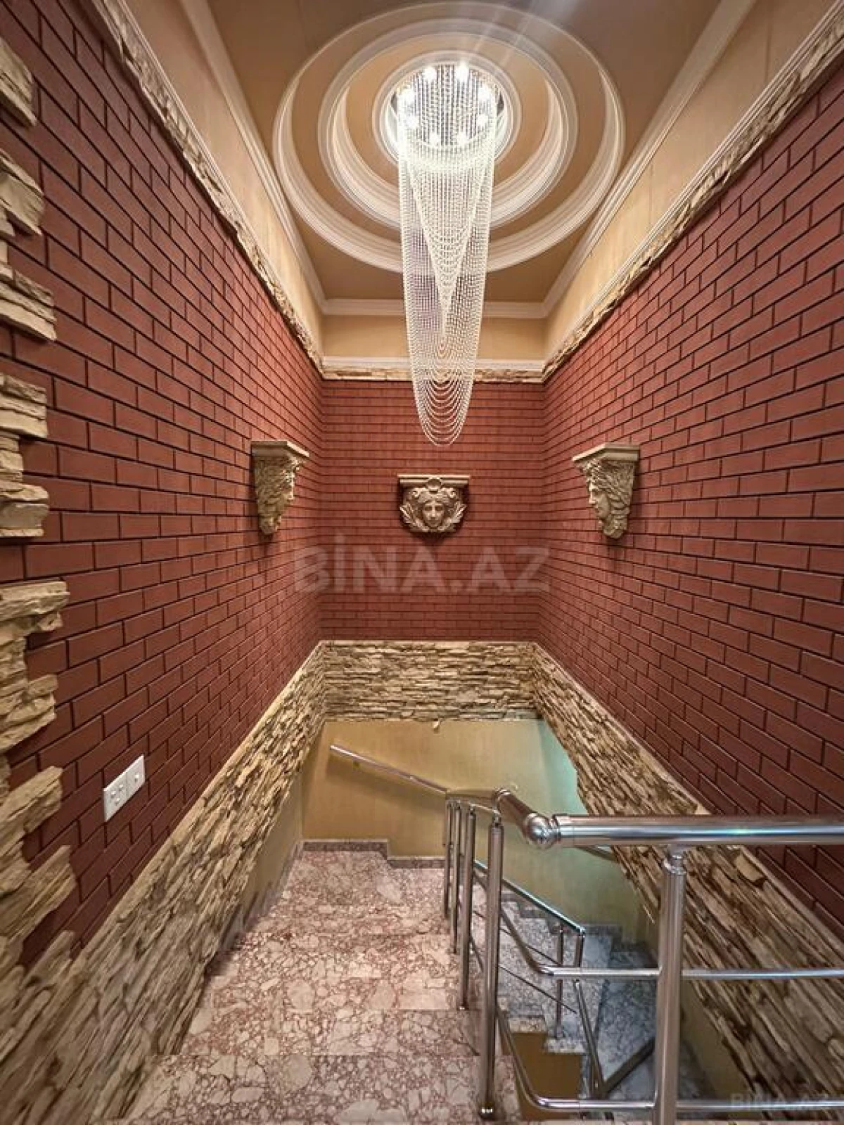 Satılır 7 otaqlı mənzil 350 m²