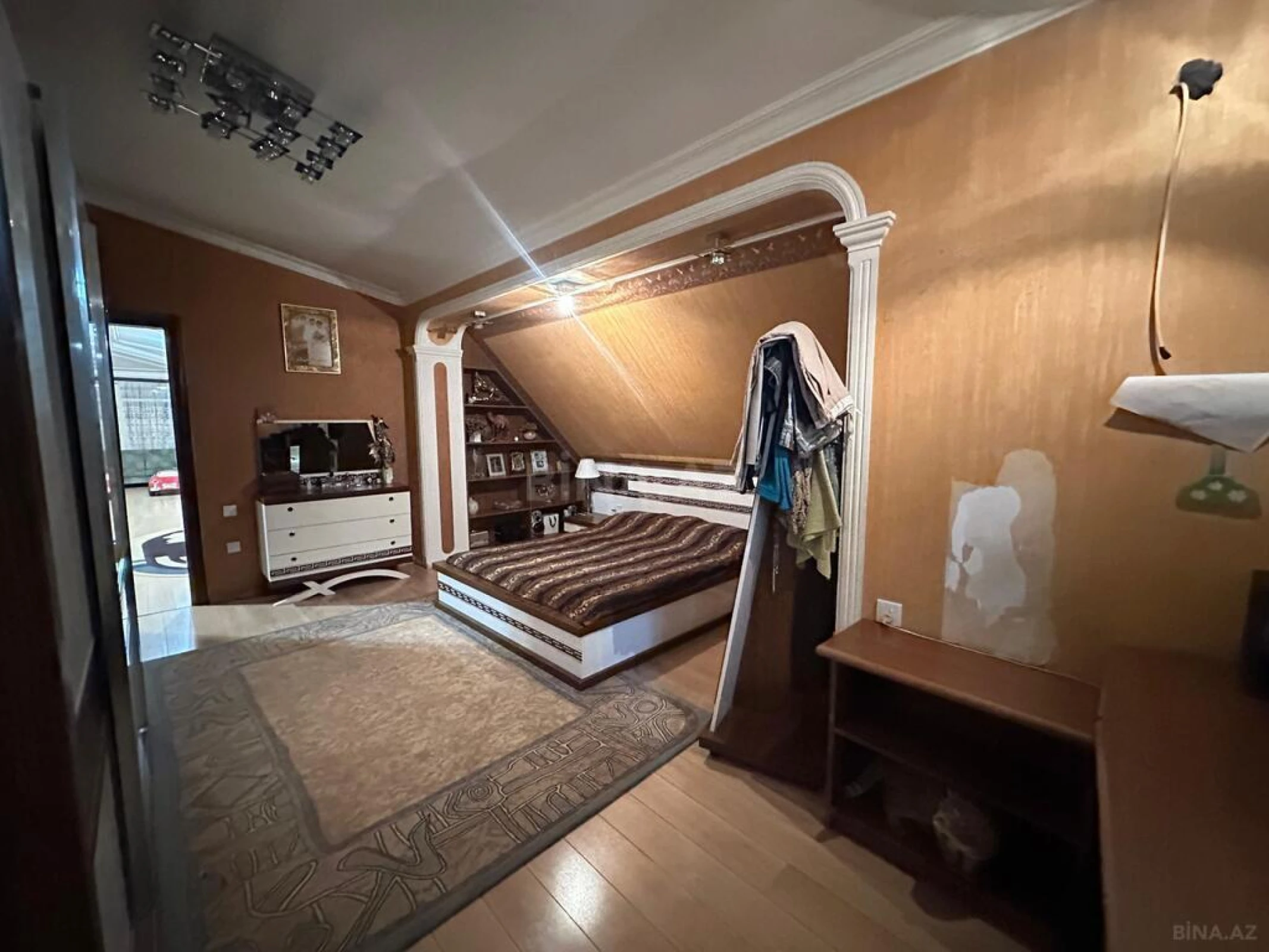 Satılır 7 otaqlı mənzil 350 m²