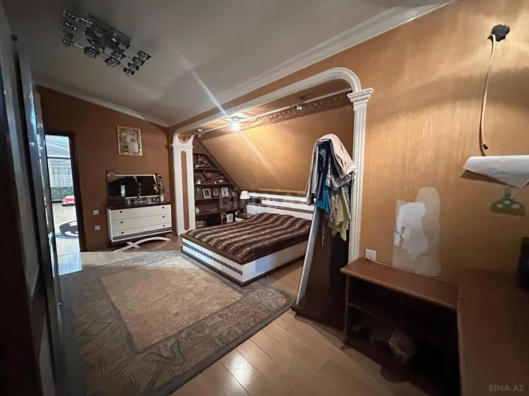 Satılır 7 otaqlı mənzil 350 m²