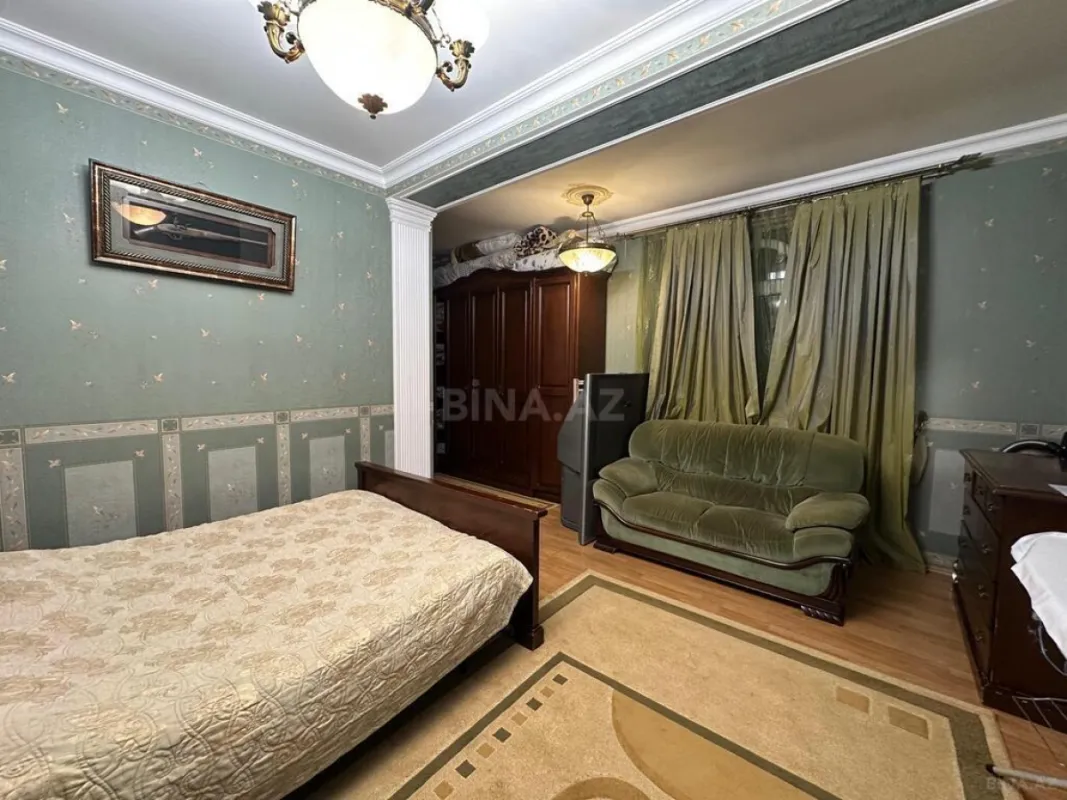 Satılır 7 otaqlı mənzil 350 m²