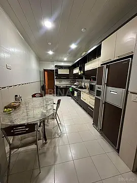 Satılır 7 otaqlı mənzil 350 m²