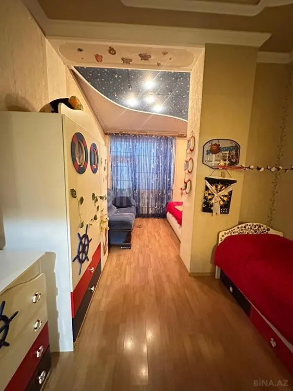 Satılır 7 otaqlı mənzil 350 m²