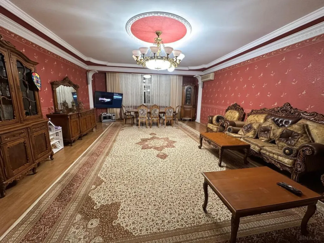 Satılır 7 otaqlı mənzil 350 m²