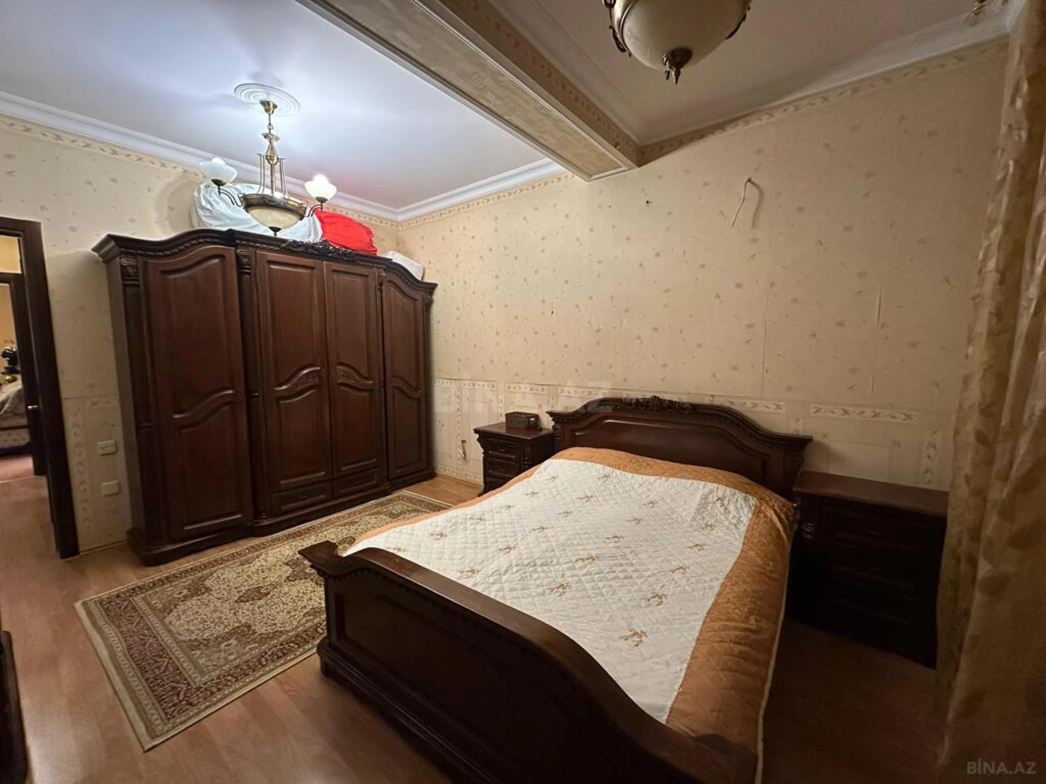 Satılır 7 otaqlı mənzil 350 m²