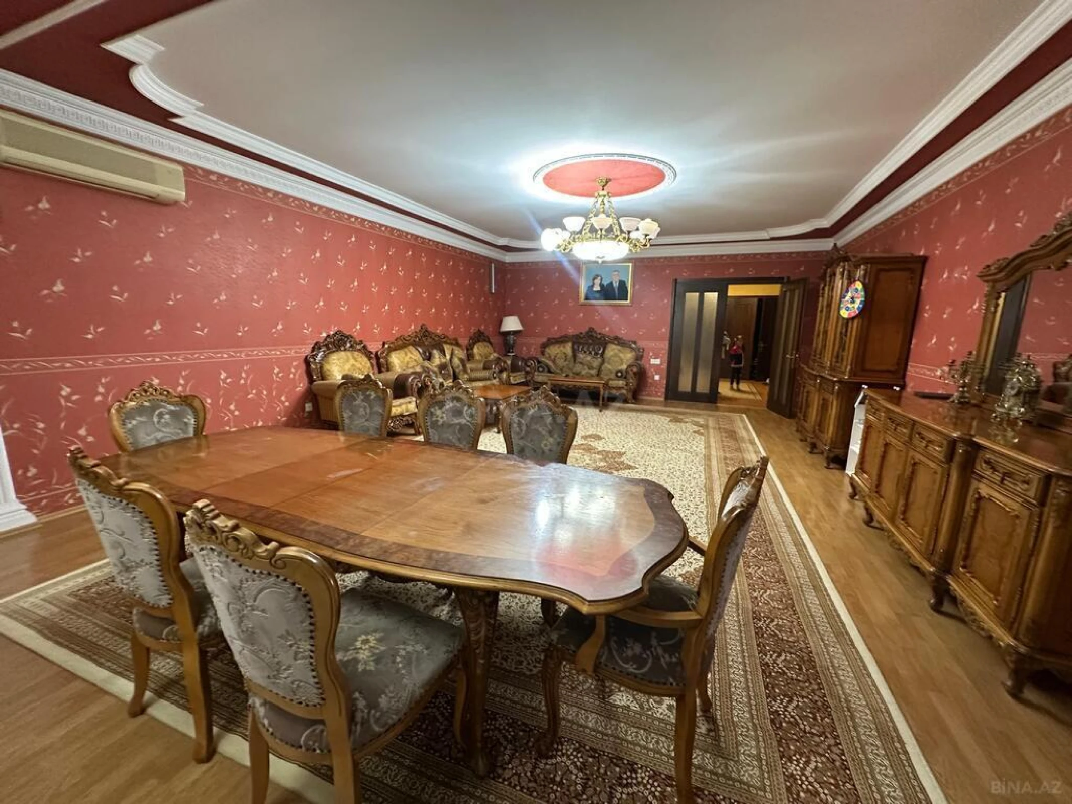 Satılır 7 otaqlı mənzil 350 m²