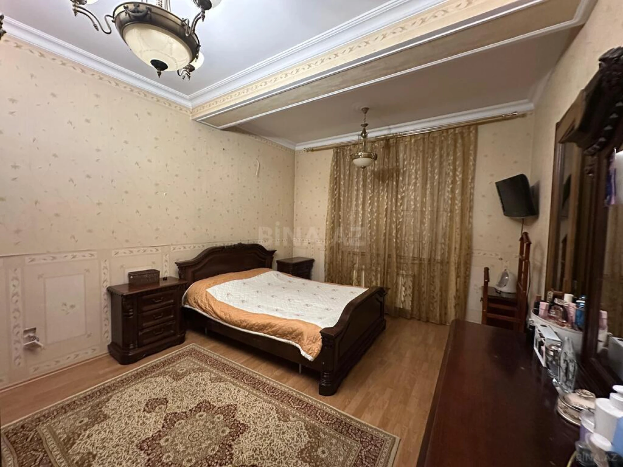 Satılır 7 otaqlı mənzil 350 m²