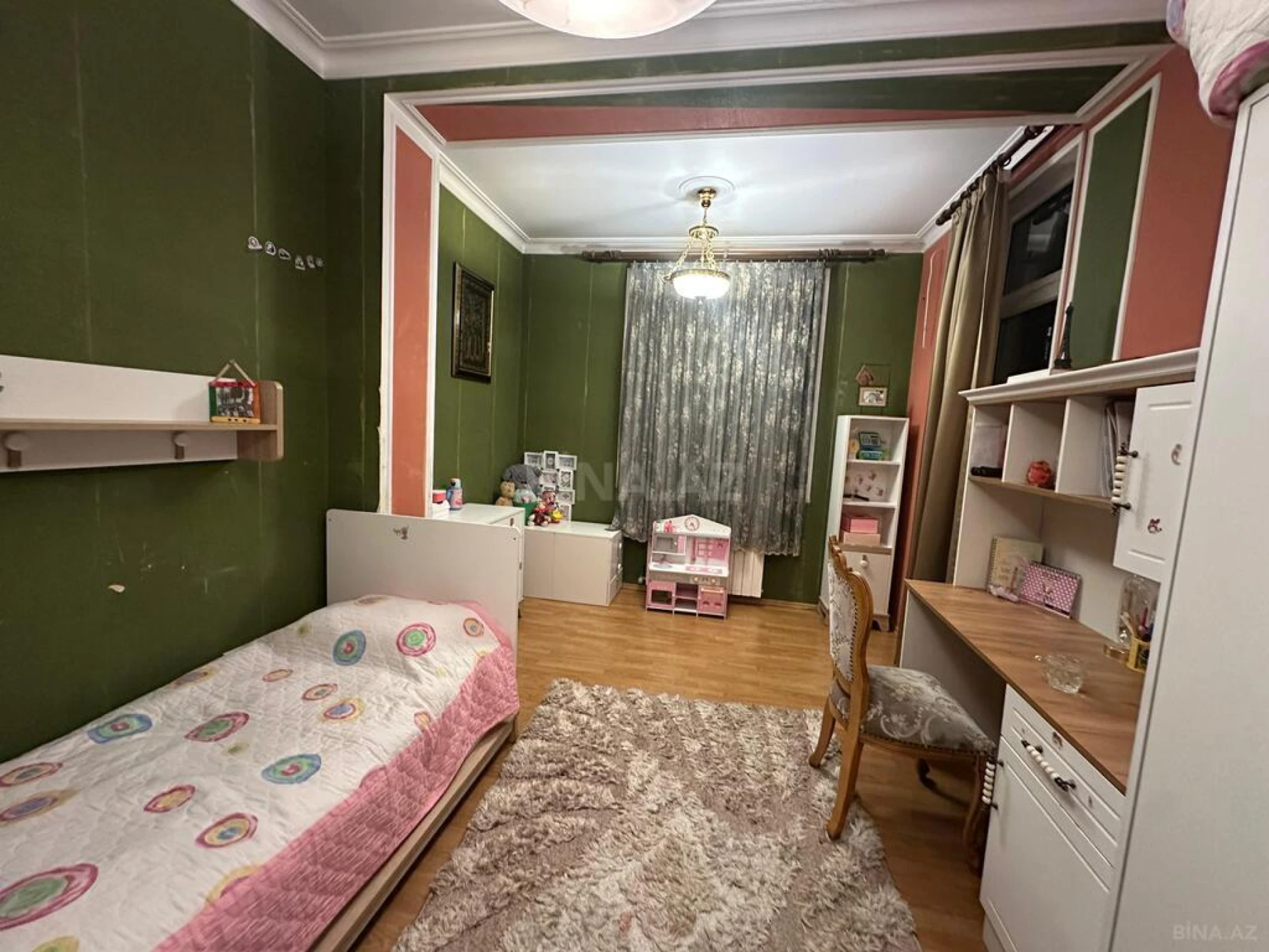 Satılır 7 otaqlı mənzil 350 m²