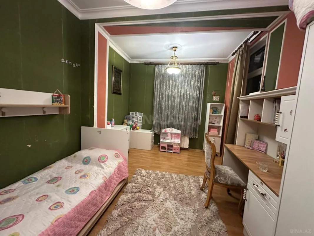 Satılır 7 otaqlı mənzil 350 m²