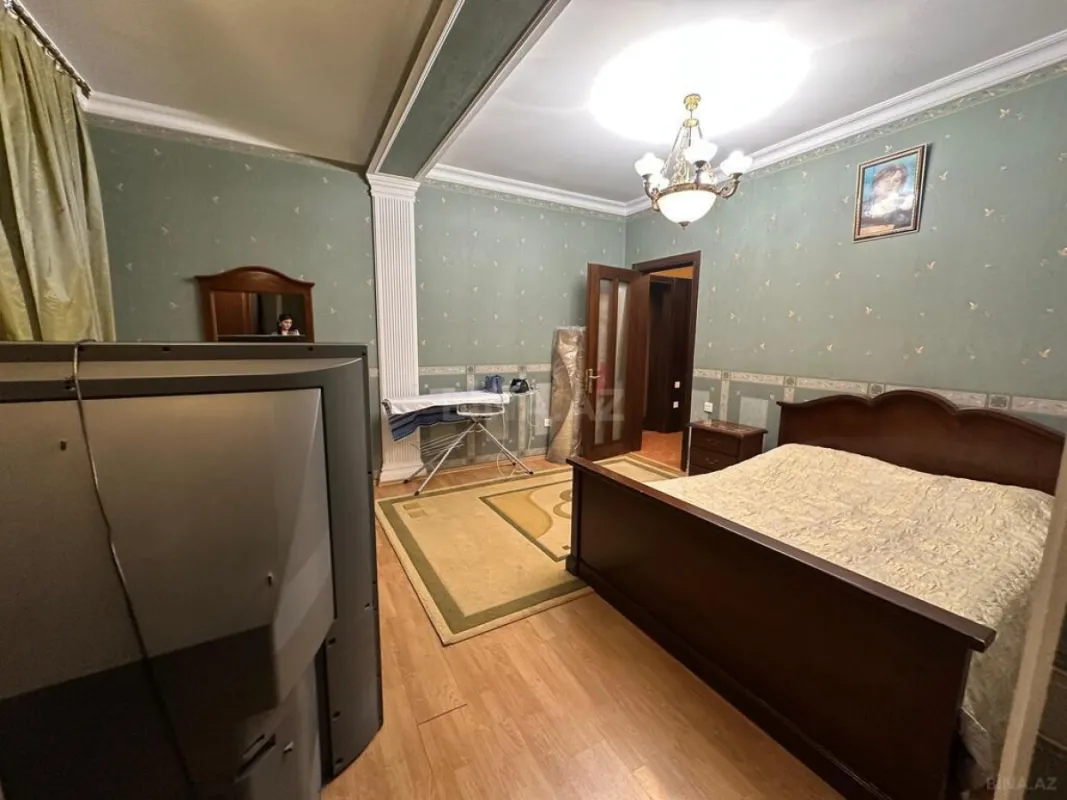 Satılır 7 otaqlı mənzil 350 m²