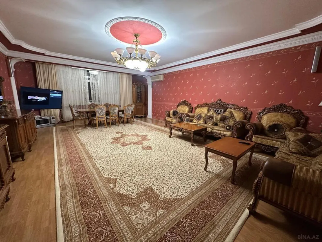 Satılır 7 otaqlı mənzil 350 m²