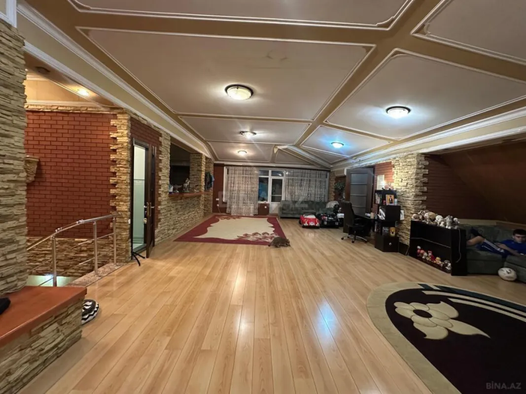 Satılır 7 otaqlı mənzil 350 m²