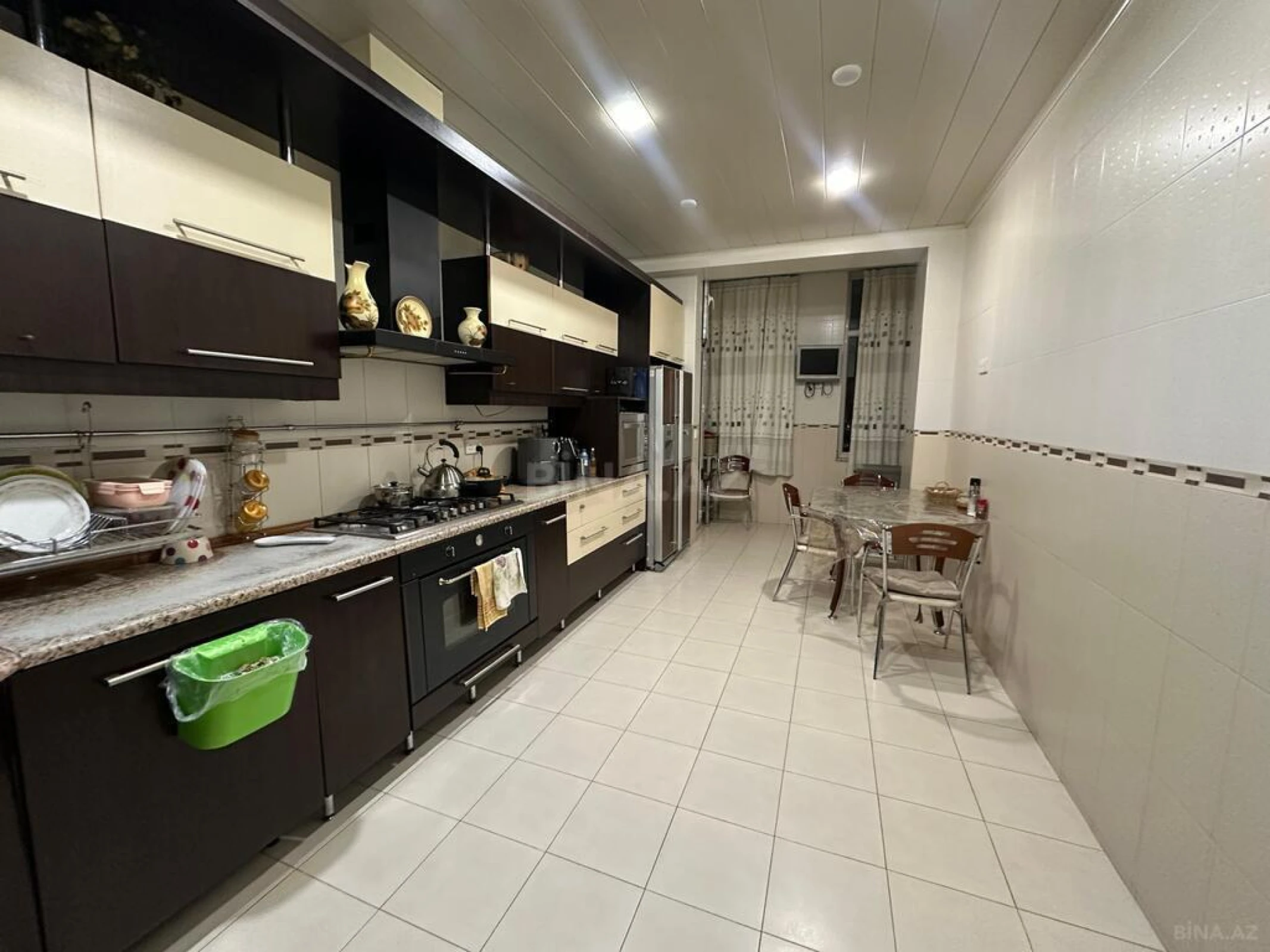 Satılır 7 otaqlı mənzil 350 m²