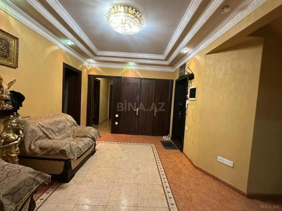Satılır 7 otaqlı mənzil 350 m²