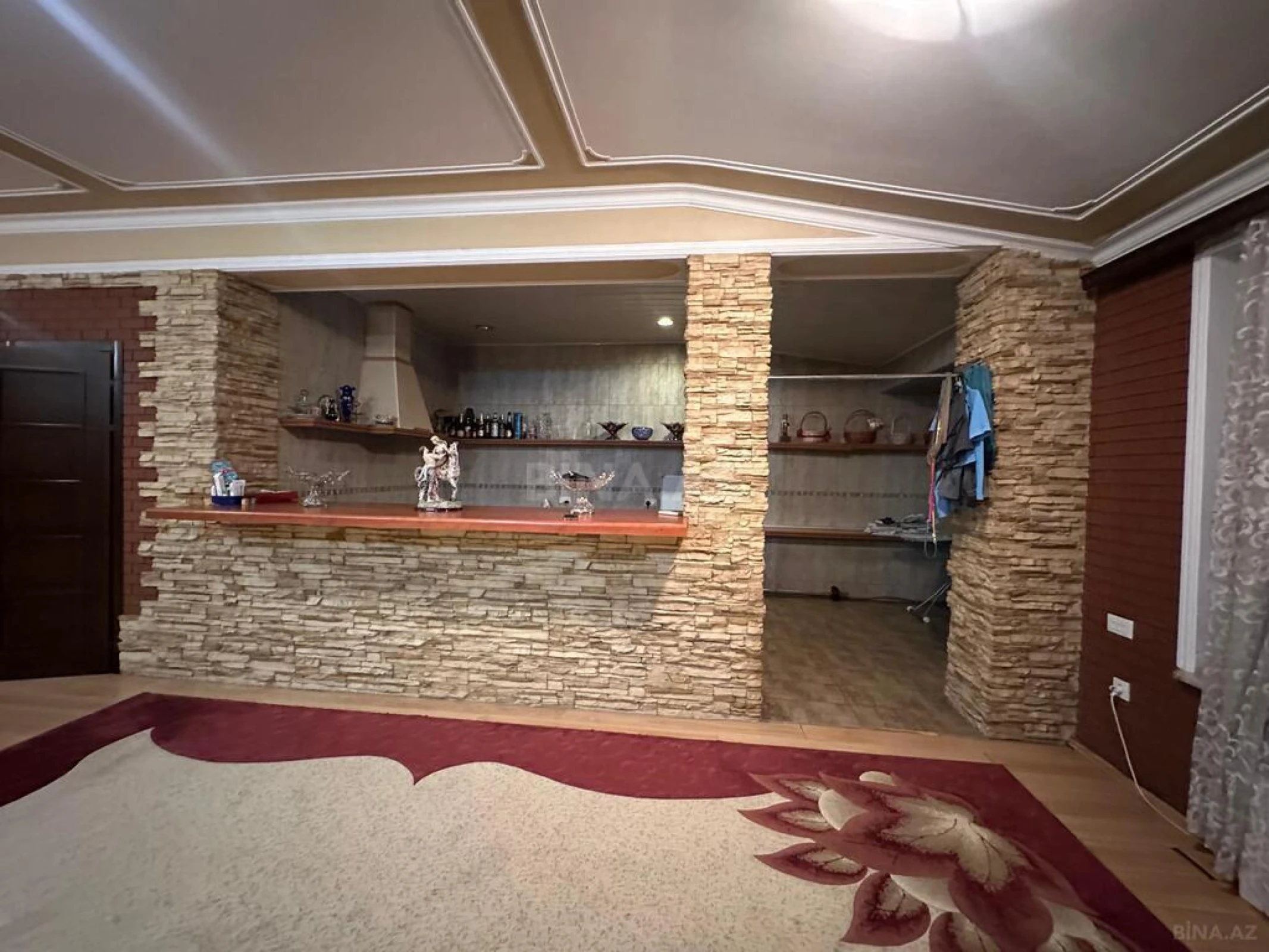 Satılır 7 otaqlı mənzil 350 m²