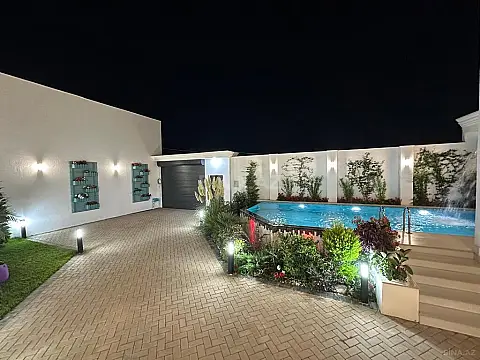 Satılır 5 otaqlı həyət evi 250 m²