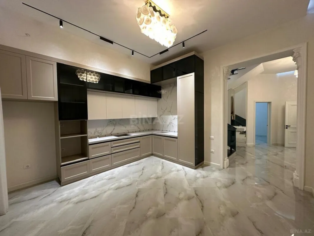 Satılır 5 otaqlı həyət evi 250 m²