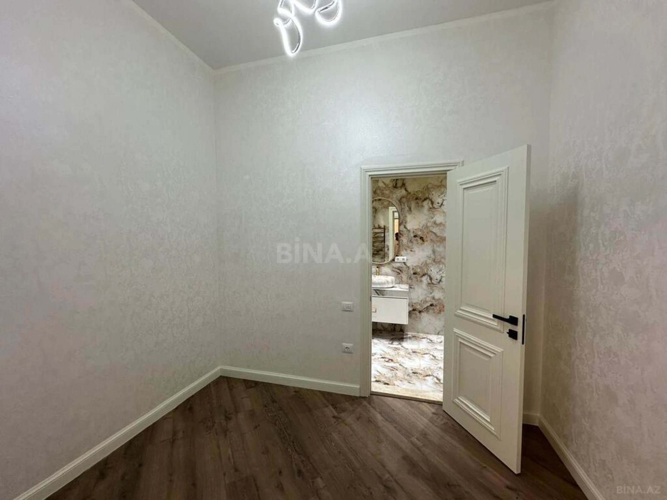 Satılır 5 otaqlı həyət evi 250 m²