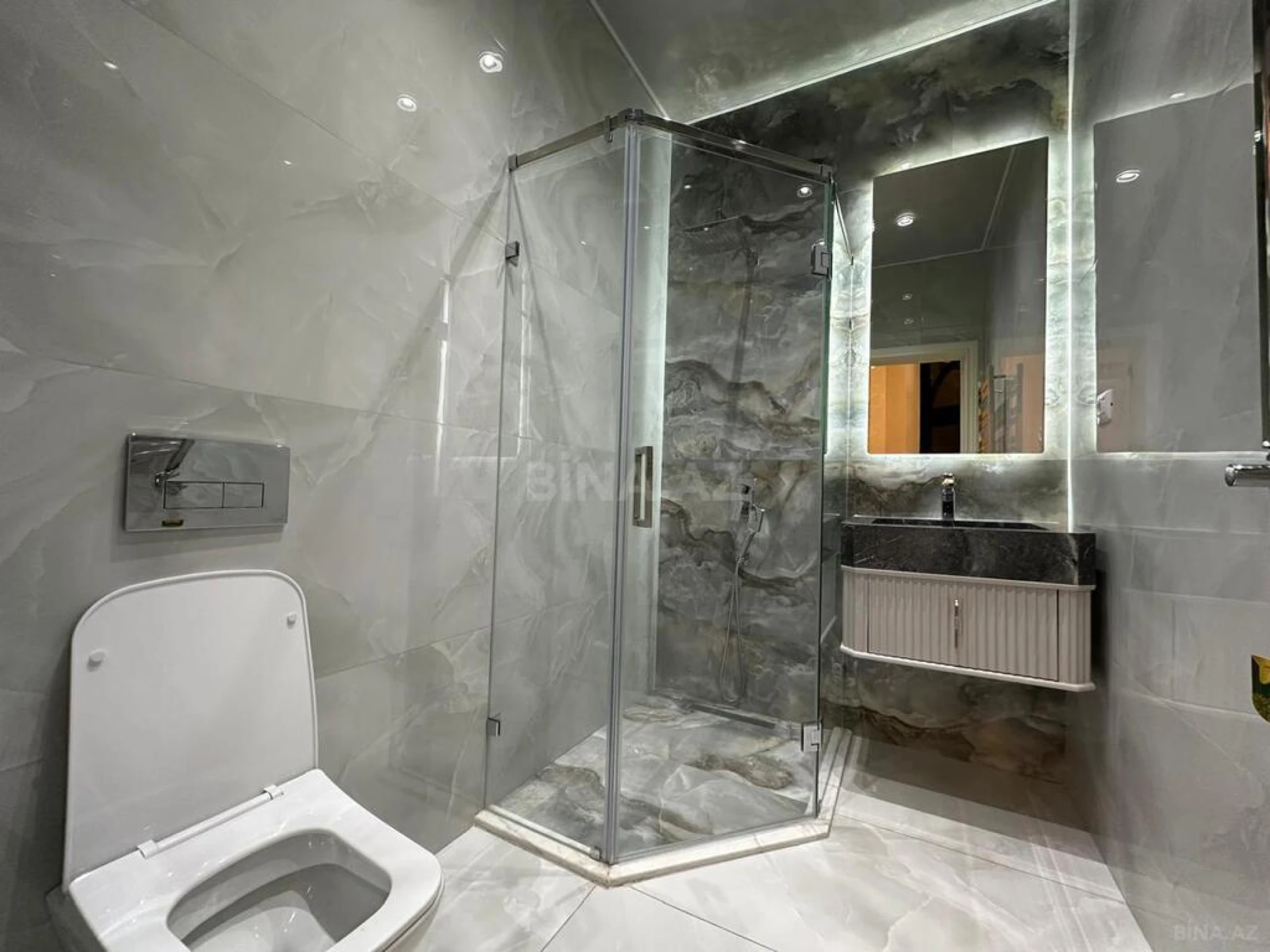 Satılır 5 otaqlı həyət evi 250 m²