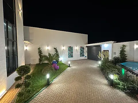 Satılır 5 otaqlı həyət evi 250 m²