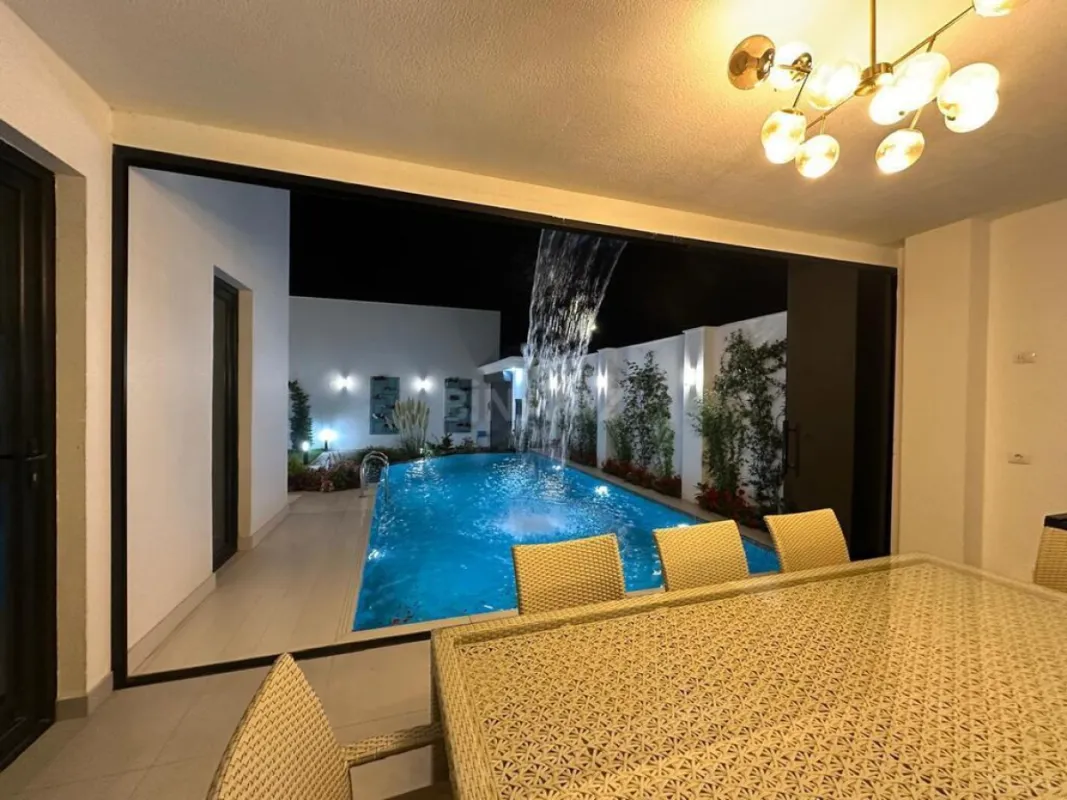 Satılır 5 otaqlı həyət evi 250 m²