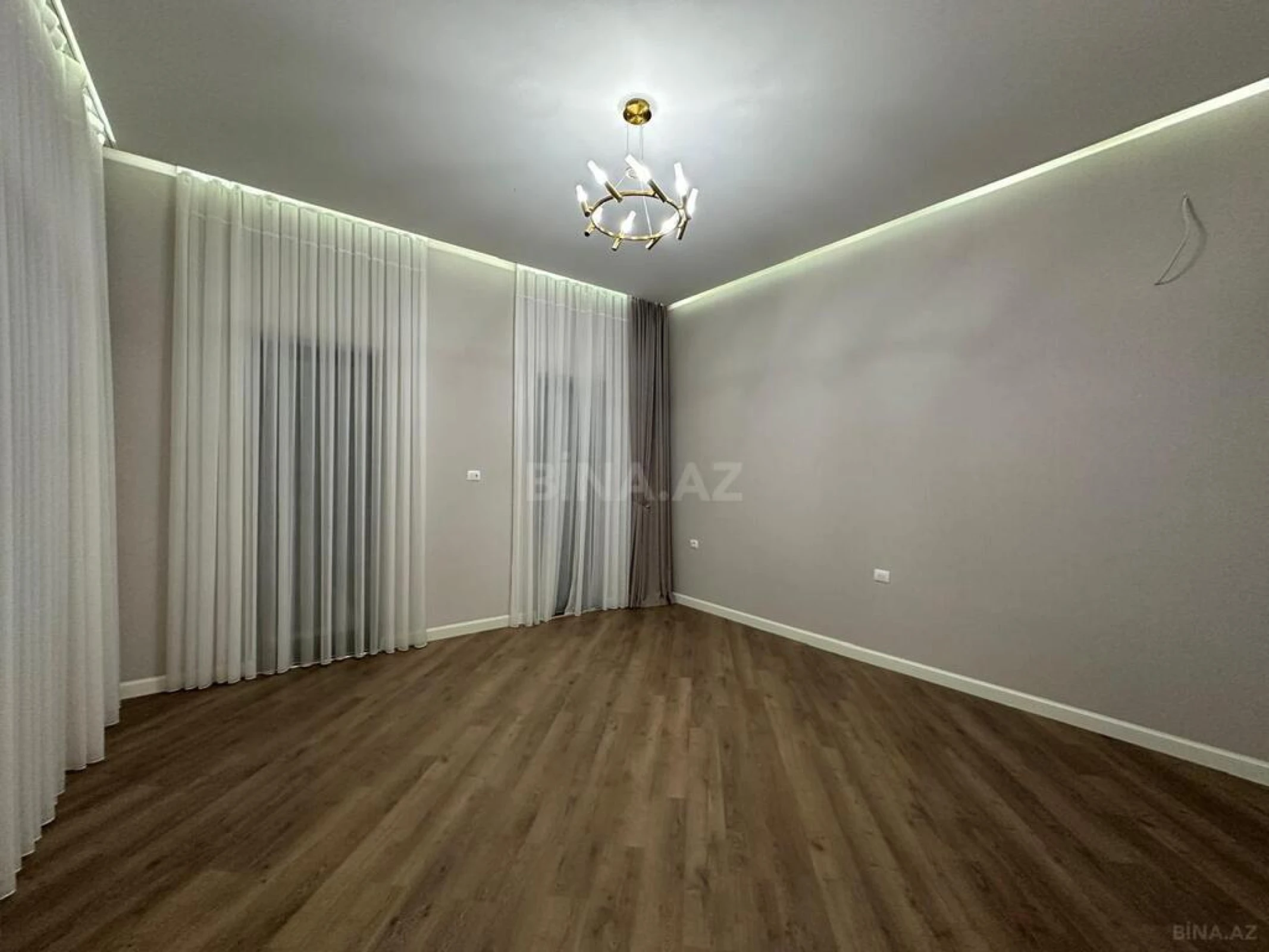 Satılır 5 otaqlı həyət evi 250 m²