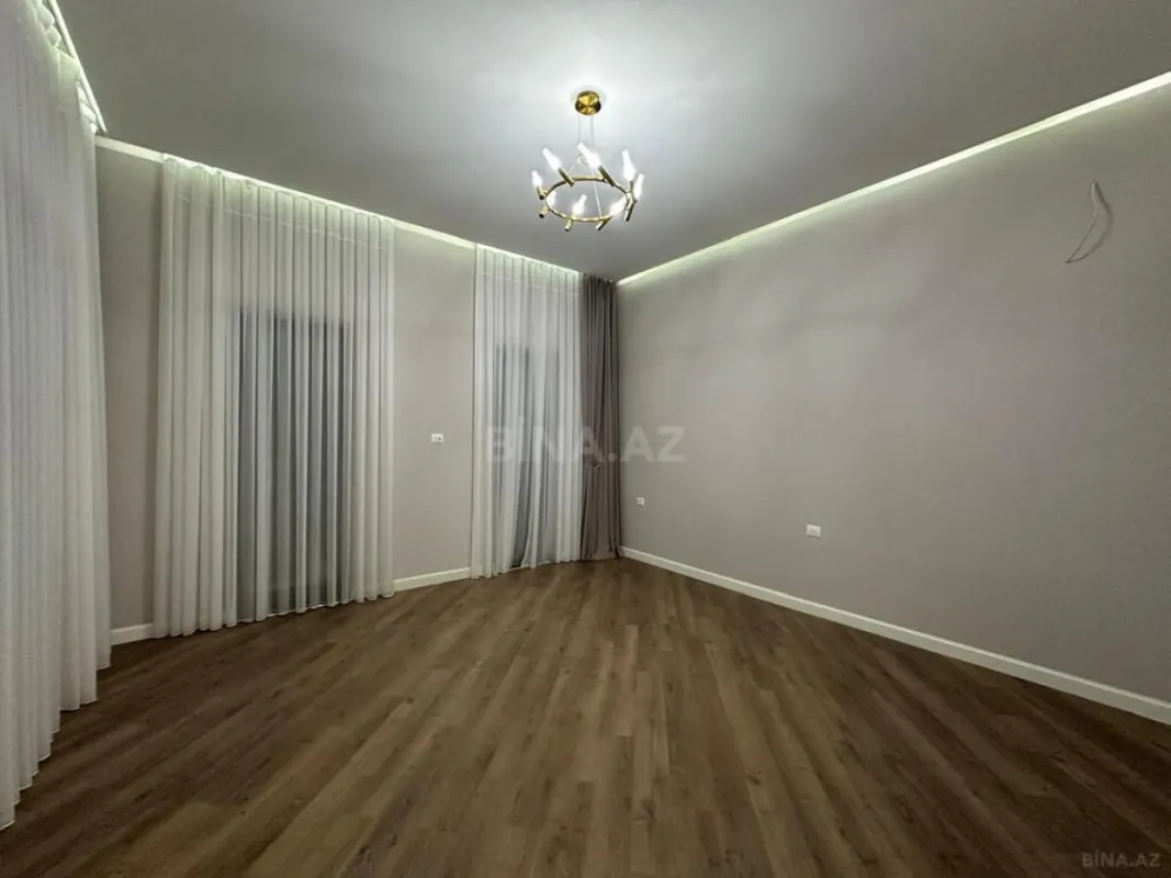 Satılır 5 otaqlı həyət evi 250 m²