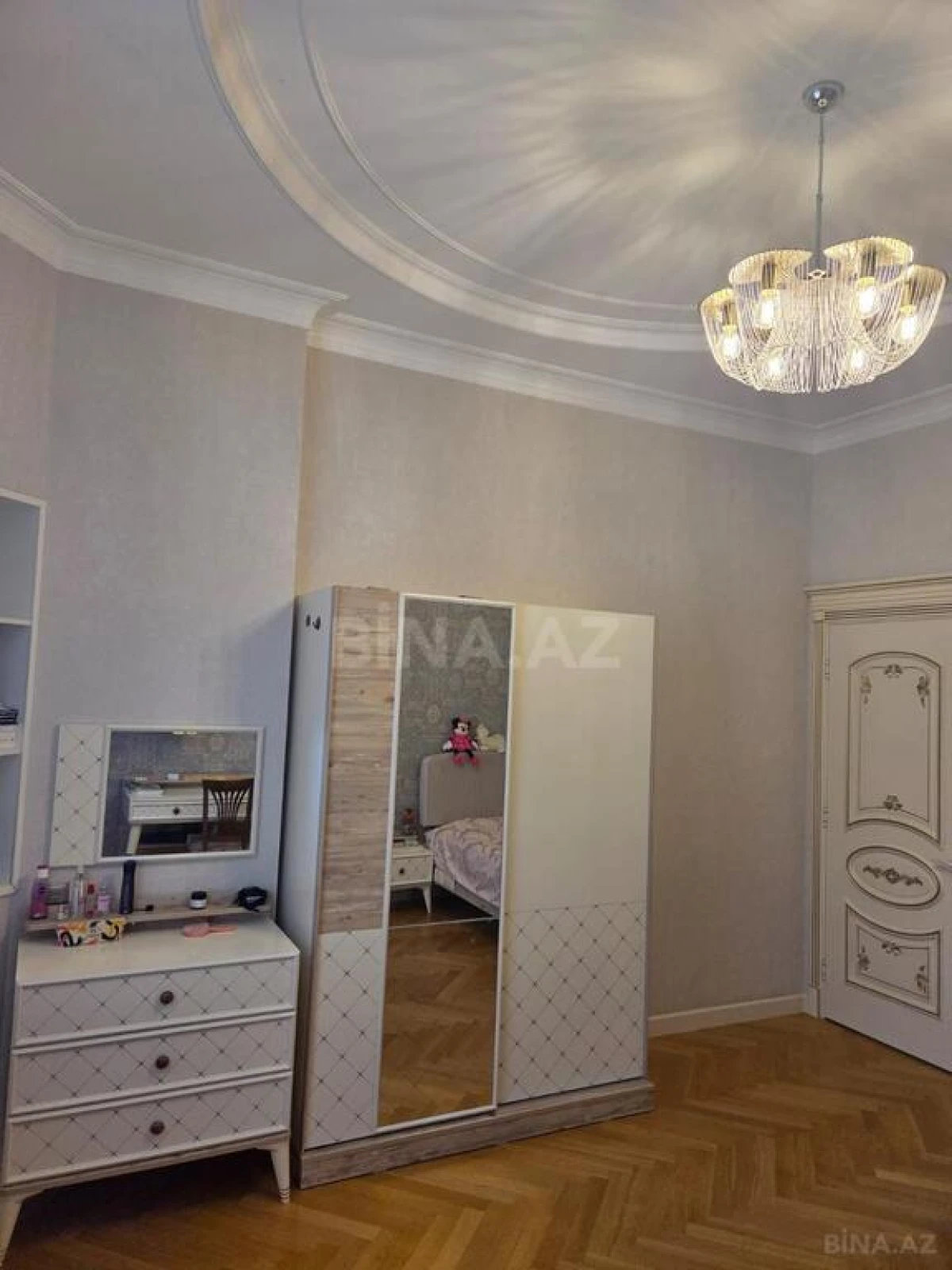 Satılır 11 otaqlı həyət evi 480 m²