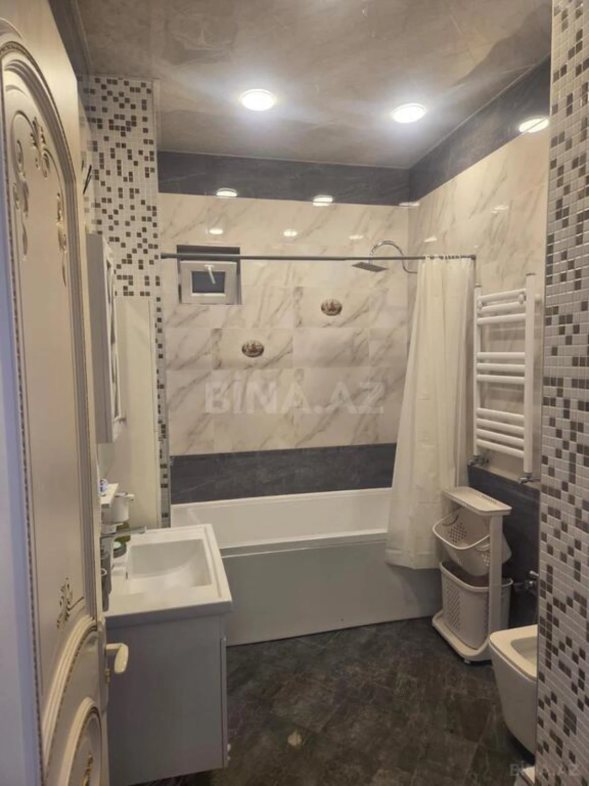 Satılır 11 otaqlı həyət evi 480 m²