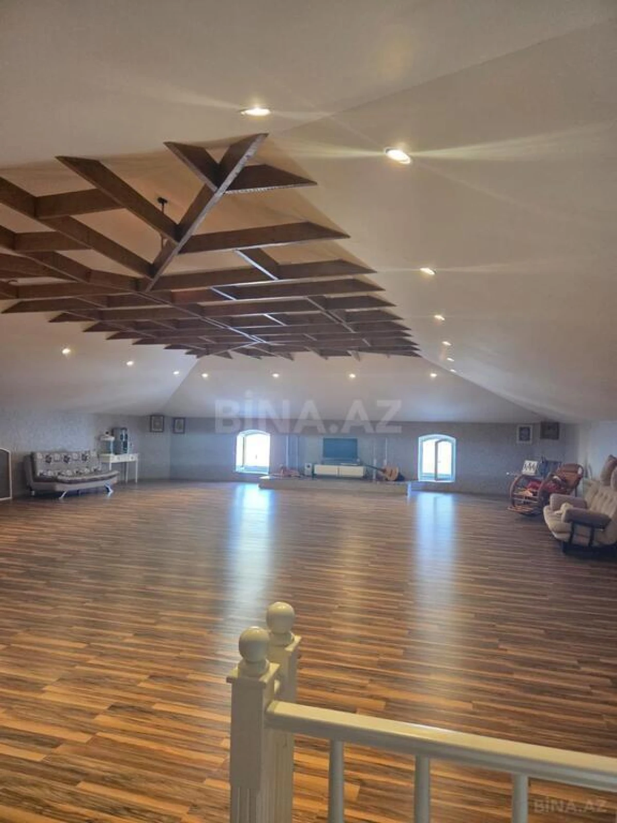 Satılır 11 otaqlı həyət evi 480 m²