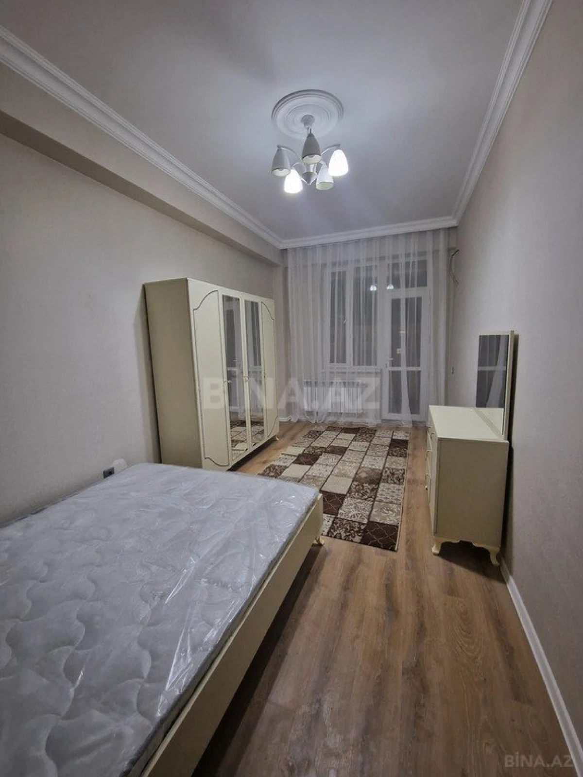 Kirayə verilir 2 otaqlı mənzil 70 m²