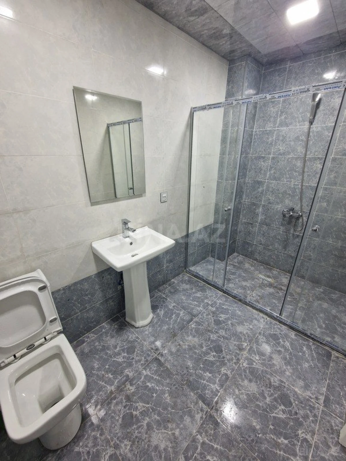 Kirayə verilir 2 otaqlı mənzil 70 m²