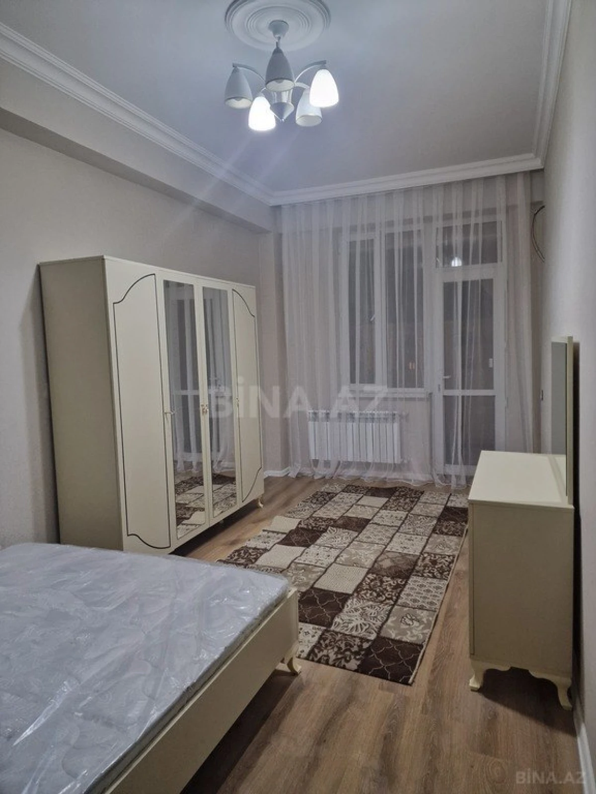 Kirayə verilir 2 otaqlı mənzil 70 m²