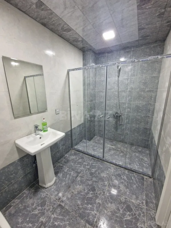 Kirayə verilir 2 otaqlı mənzil 70 m²