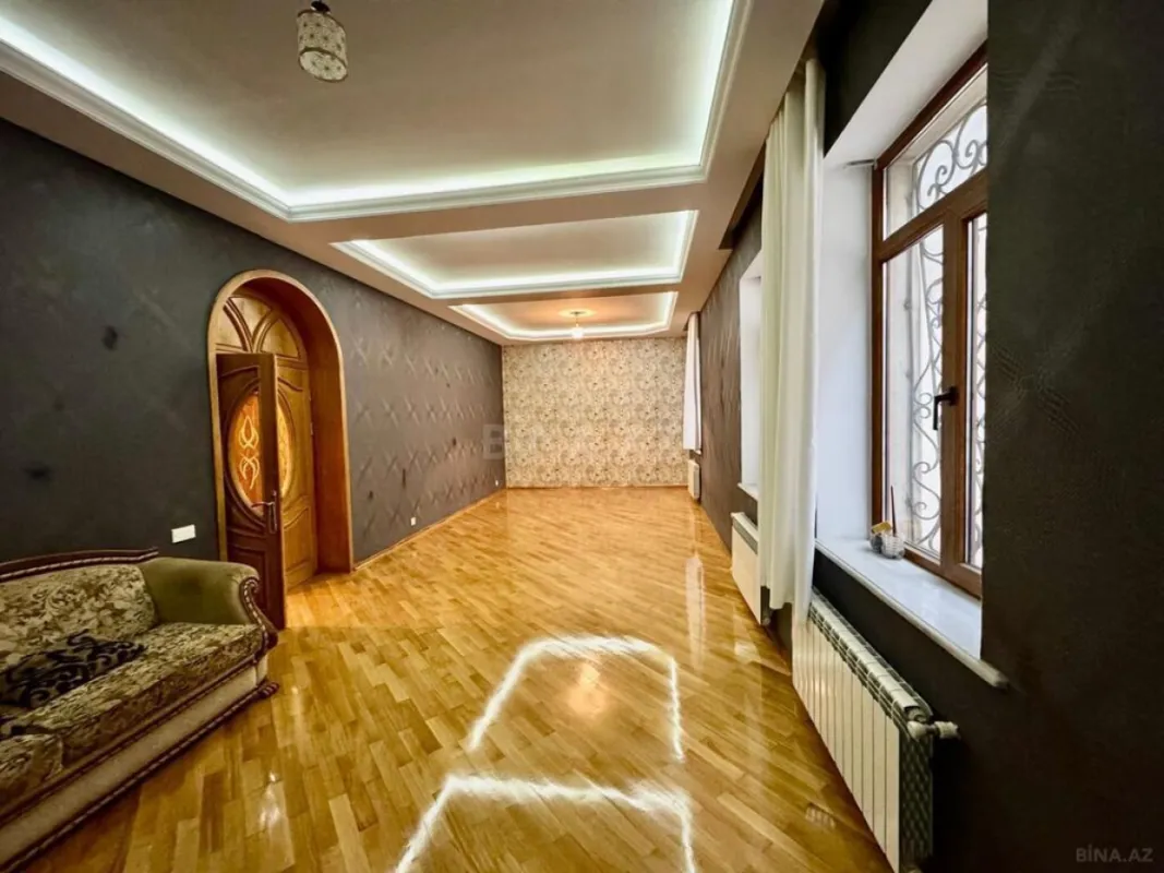 Satılır 5 otaqlı həyət evi 480 m²