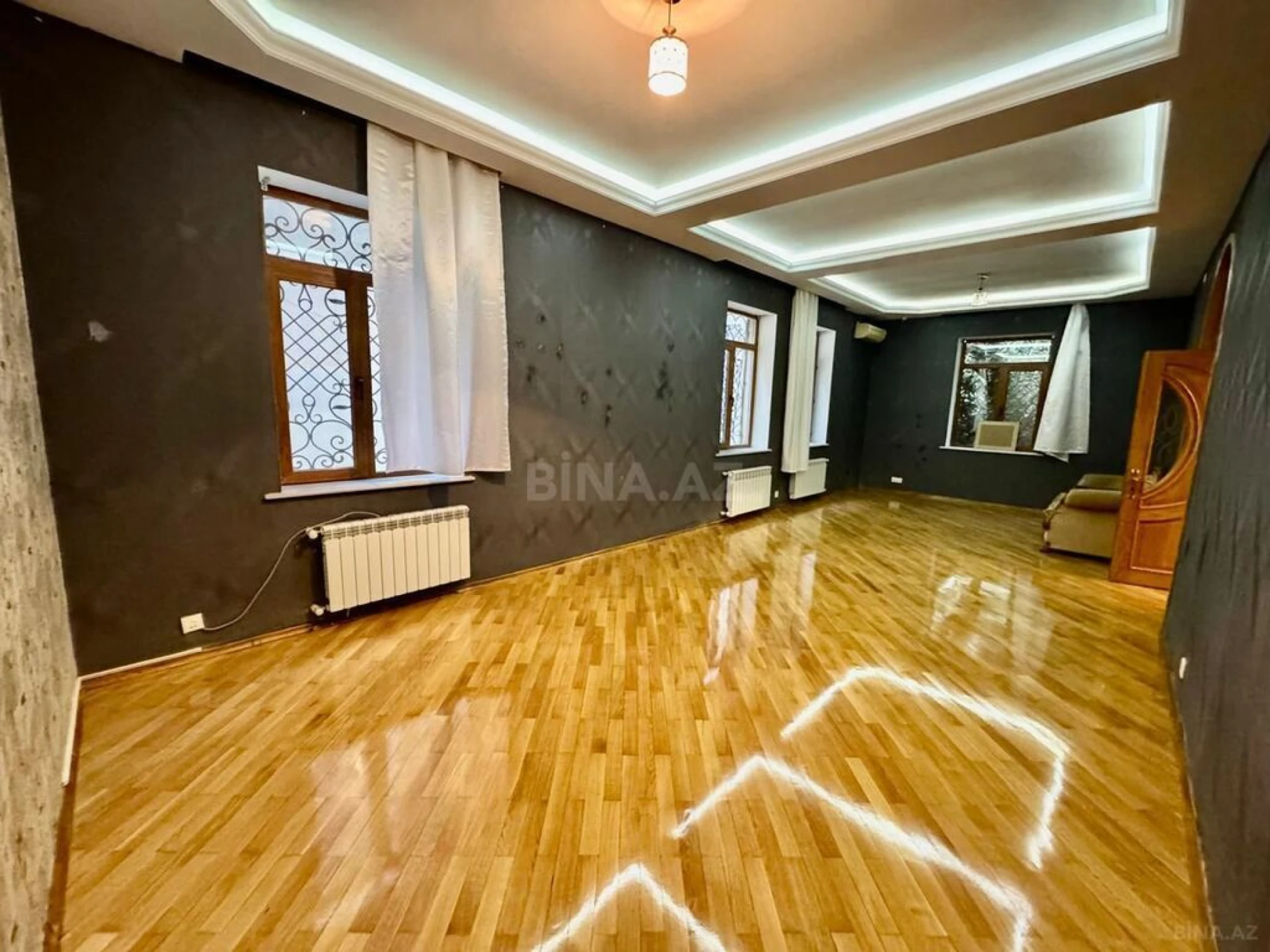 Satılır 5 otaqlı həyət evi 480 m²