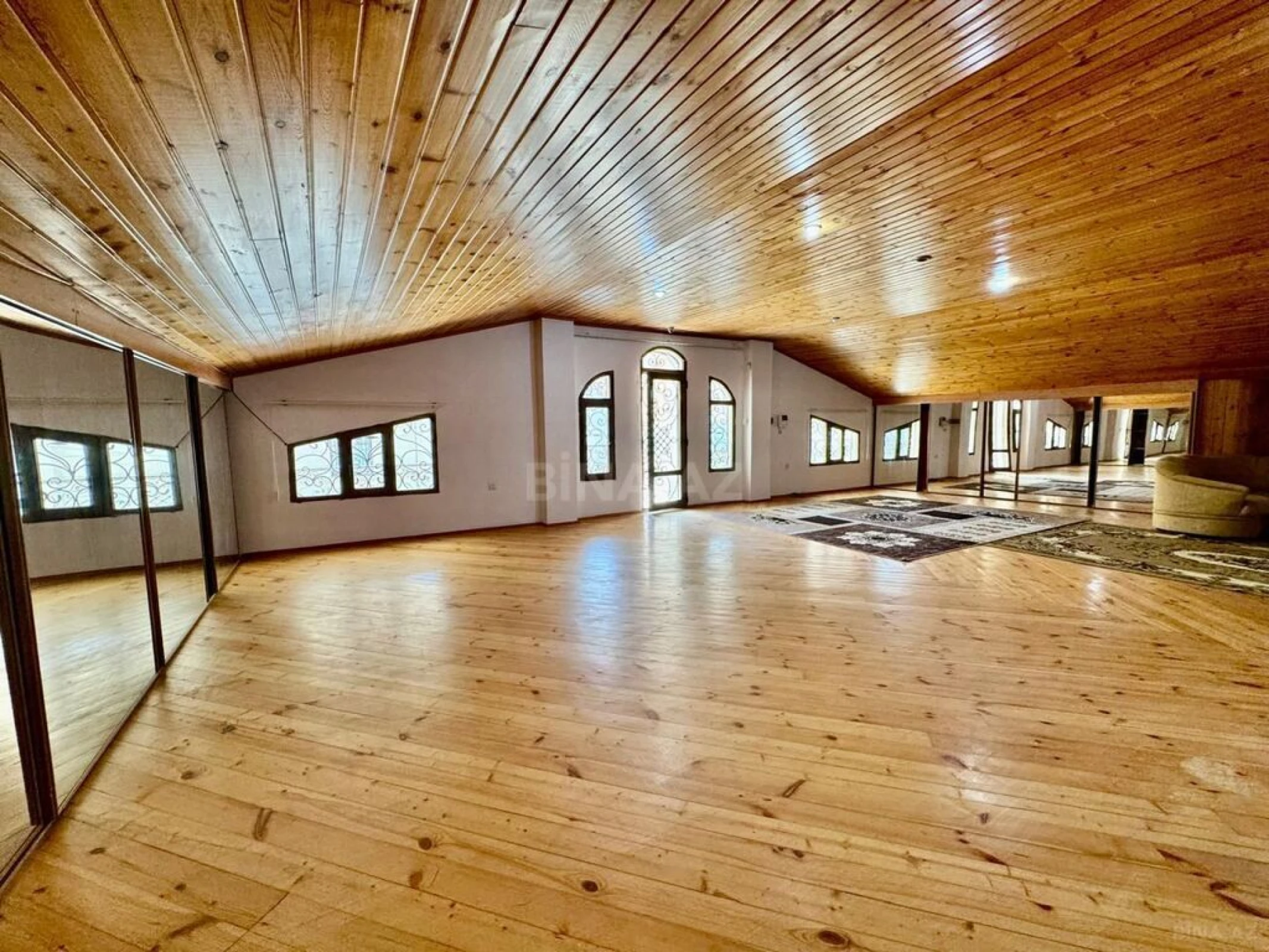 Satılır 5 otaqlı həyət evi 480 m²