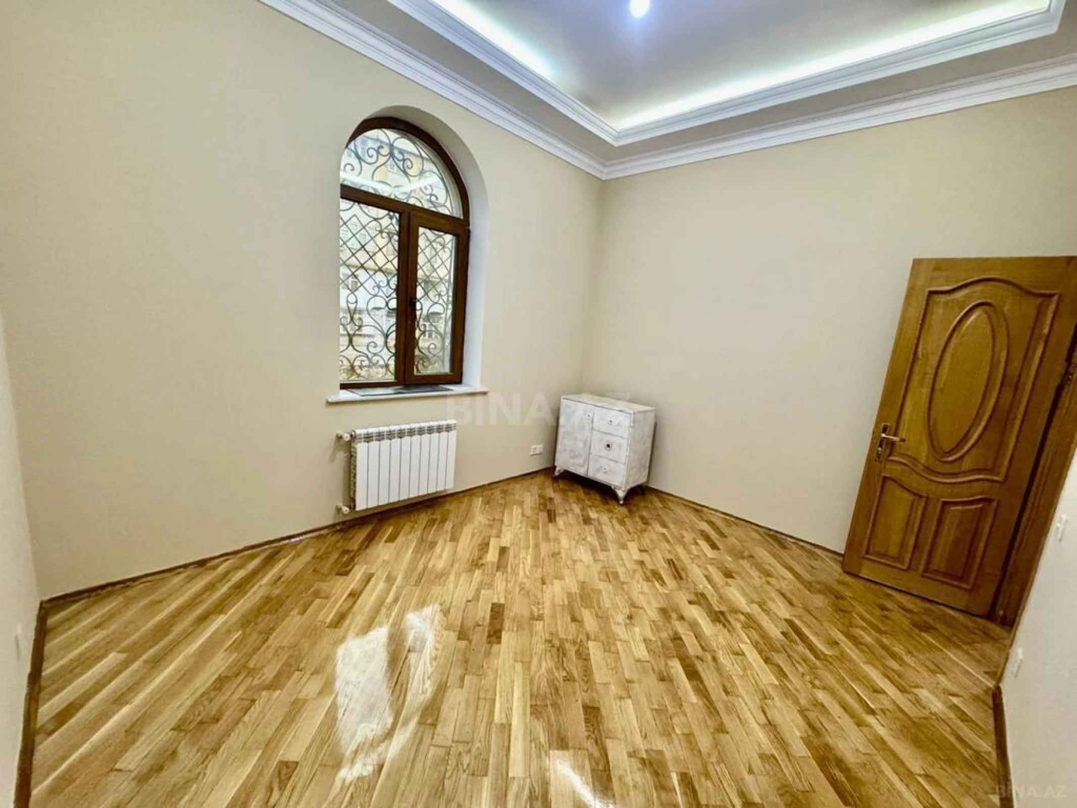 Satılır 5 otaqlı həyət evi 480 m²