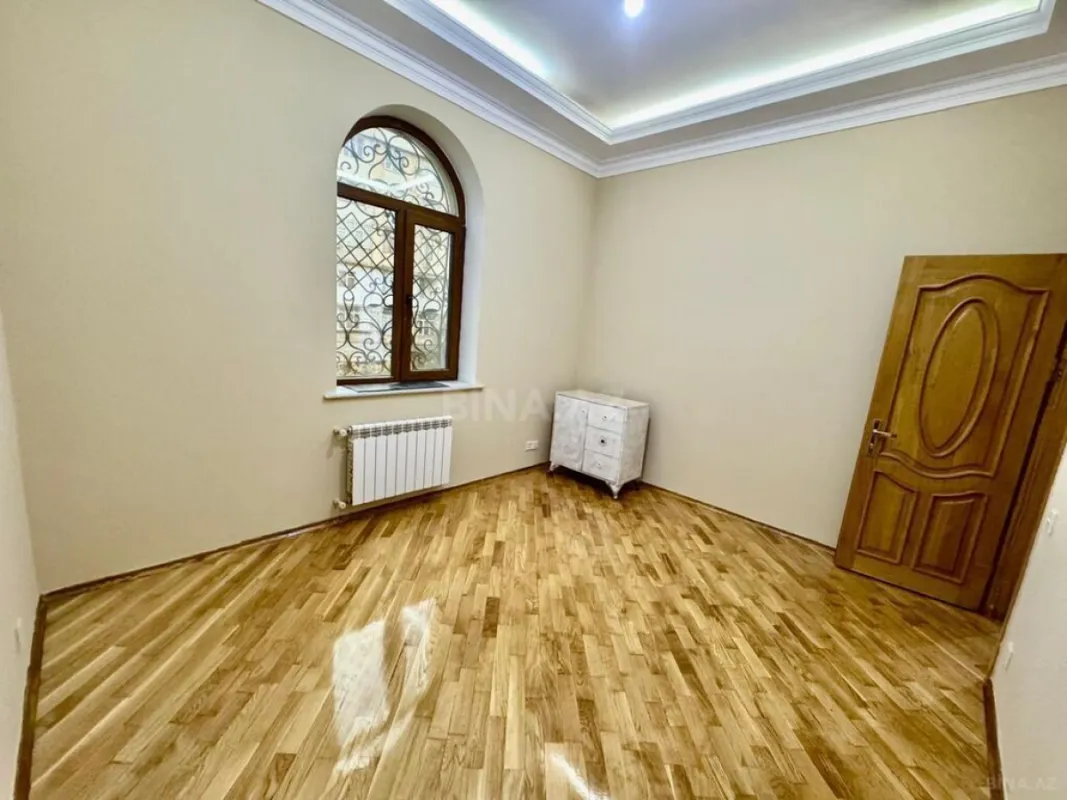 Satılır 5 otaqlı həyət evi 480 m²