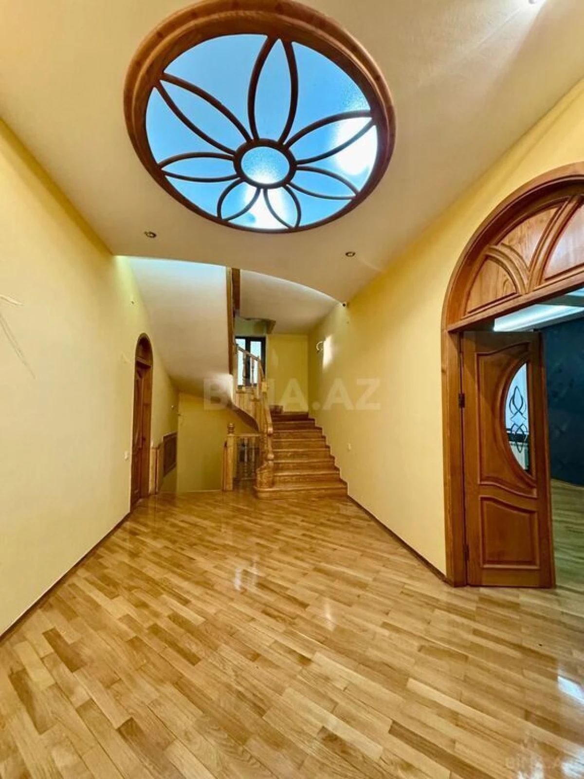 Satılır 5 otaqlı həyət evi 480 m²