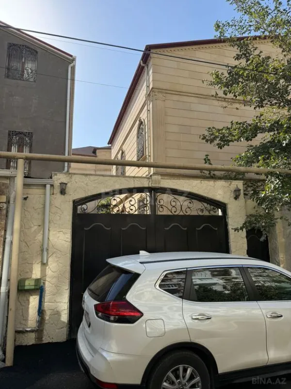 Satılır 5 otaqlı həyət evi 480 m²