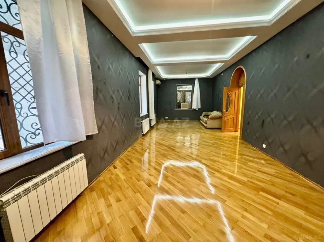 Satılır 5 otaqlı həyət evi 480 m²