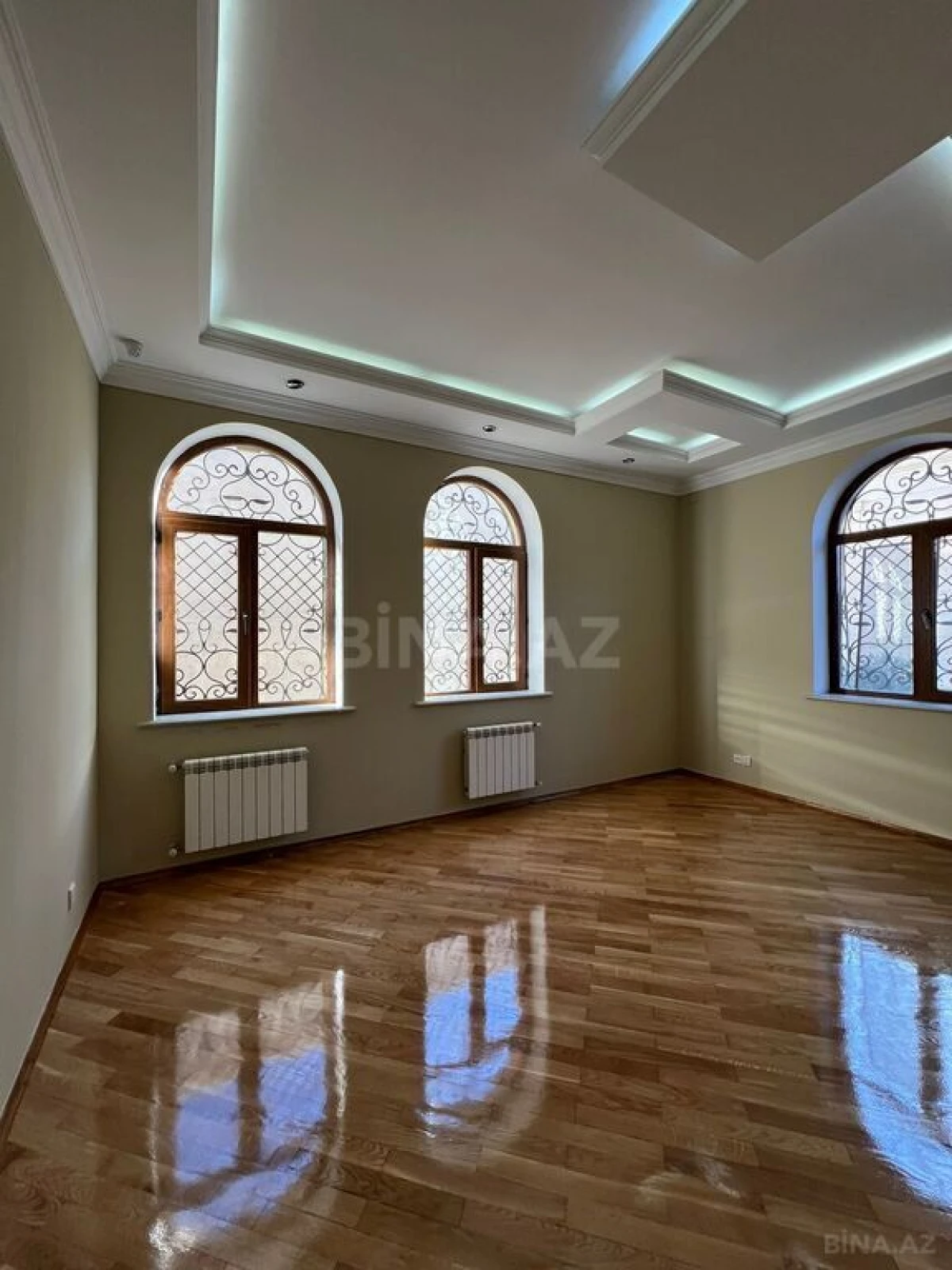 Satılır 5 otaqlı həyət evi 480 m²