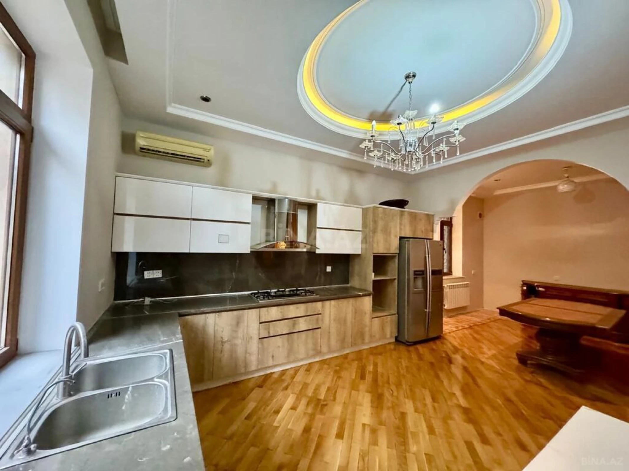 Satılır 5 otaqlı həyət evi 480 m²