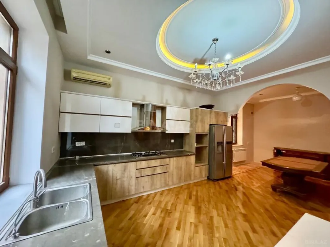 Satılır 5 otaqlı həyət evi 480 m²