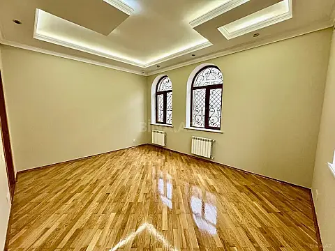 Satılır 5 otaqlı həyət evi 480 m²