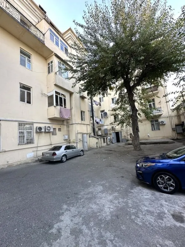 Satılır 4 otaqlı mənzil 100 m²