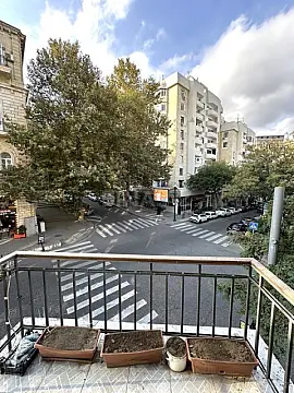 Satılır 4 otaqlı mənzil 100 m²